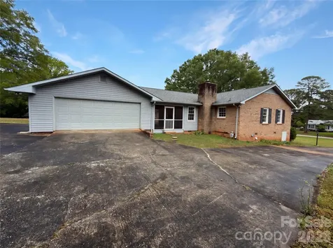 2077 Strafford Drive Lancaster SC 29720