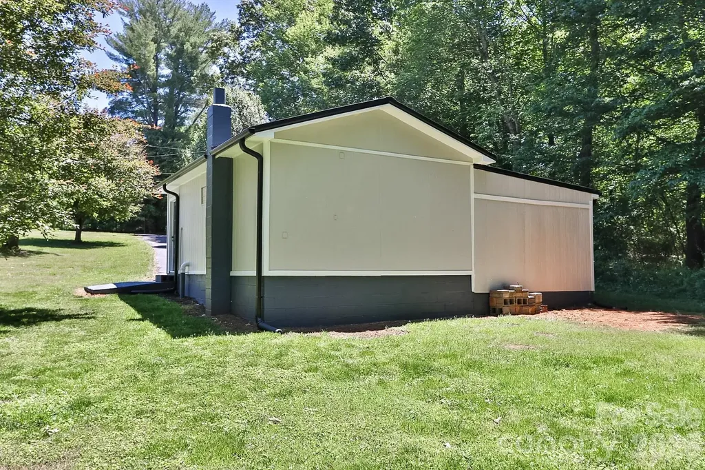 1279 N Hoots Road Ronda NC 28679