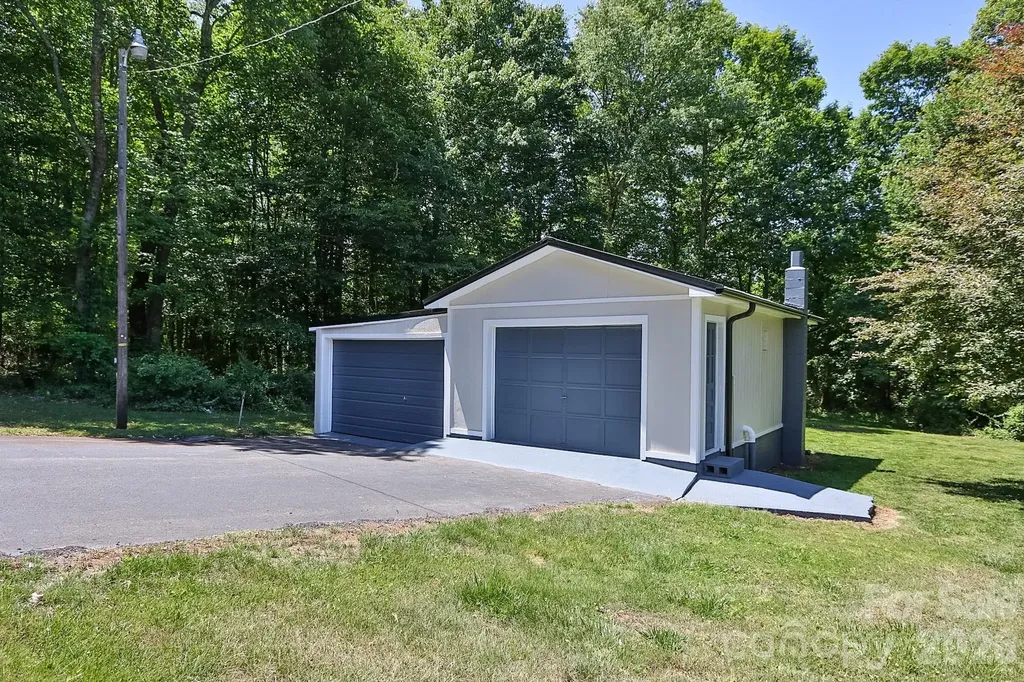 1279 N Hoots Road Ronda NC 28679