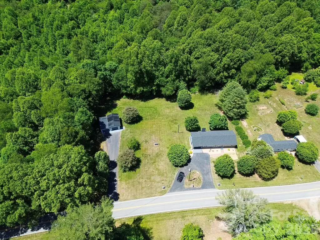 1279 N Hoots Road Ronda NC 28679