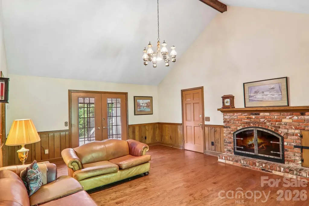 104 Finley Street Hendersonville NC 28739