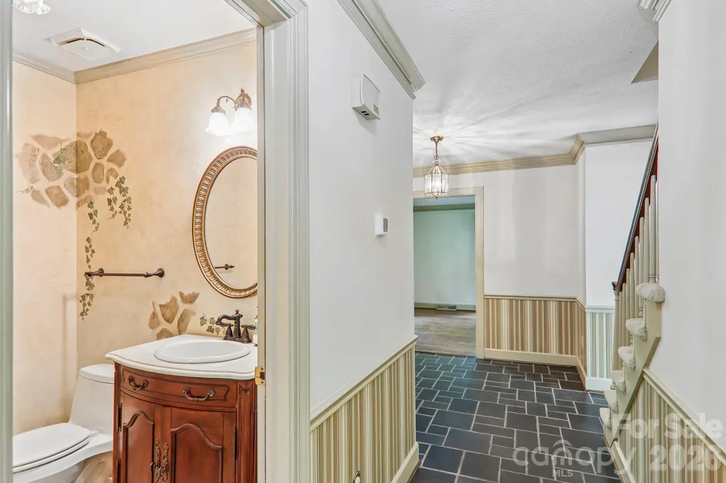 104 Finley Street Hendersonville NC 28739