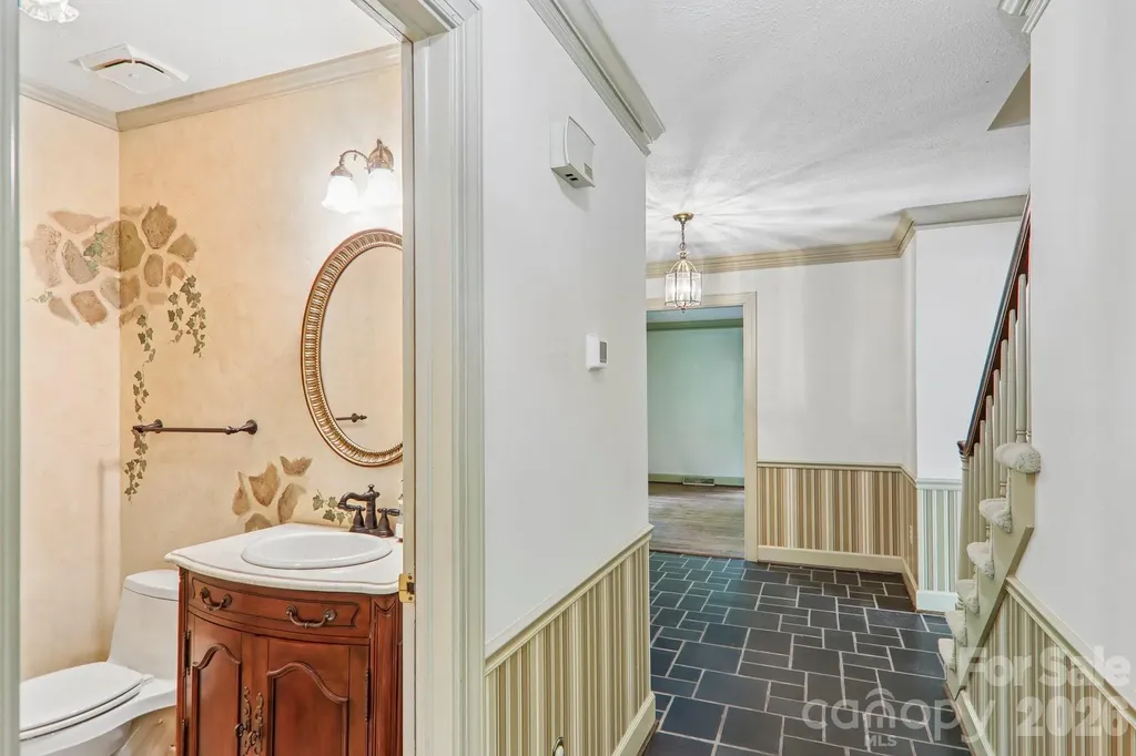 104 Finley Street Hendersonville NC 28739