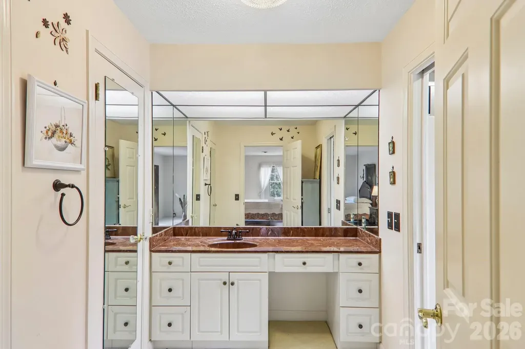 104 Finley Street Hendersonville NC 28739