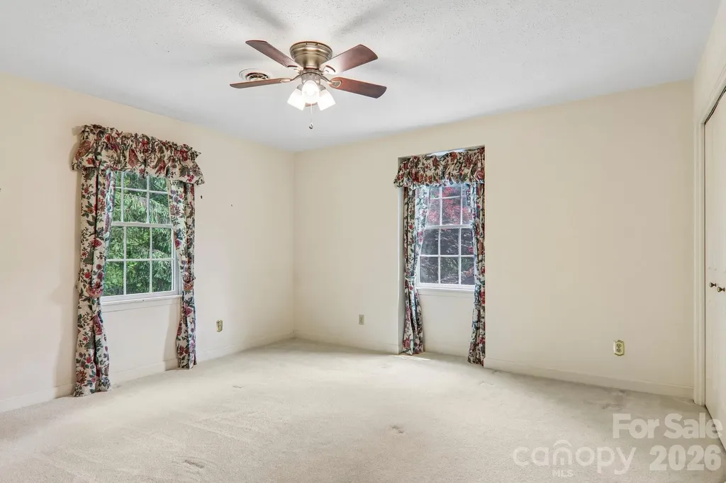 104 Finley Street Hendersonville NC 28739