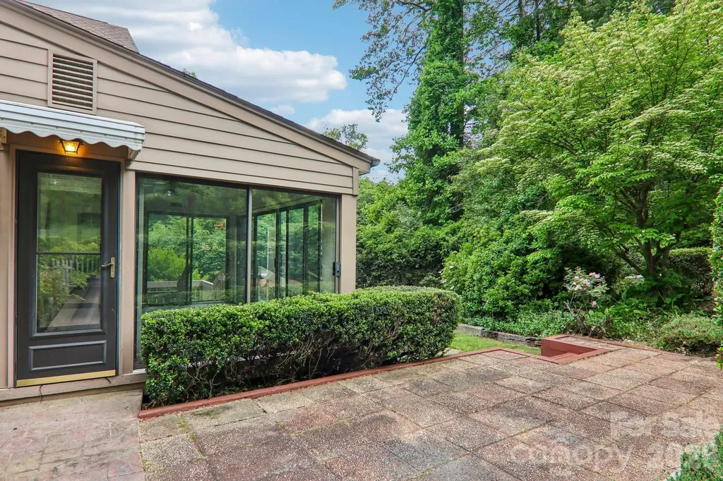 104 Finley Street Hendersonville NC 28739