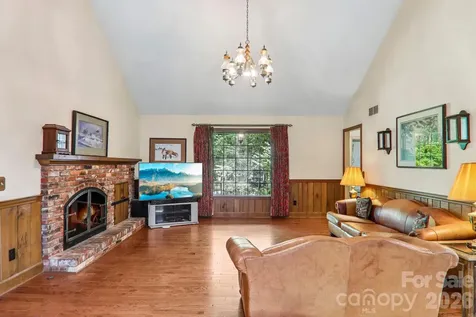 104 Finley Street Hendersonville NC 28739