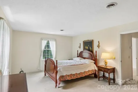 104 Finley Street Hendersonville NC 28739