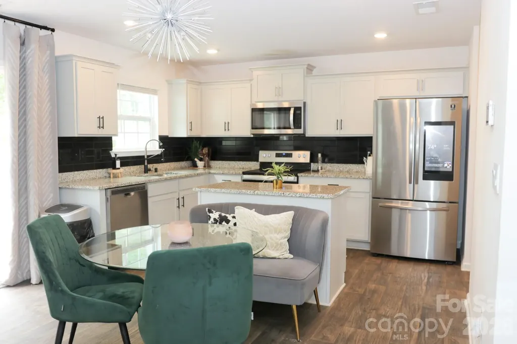 7121 Finnigan Road Charlotte NC 28215