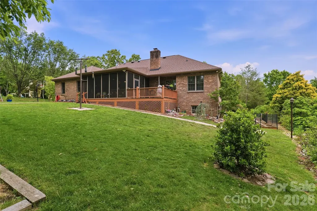 8 Ridgemont Drive Weaverville NC 28787