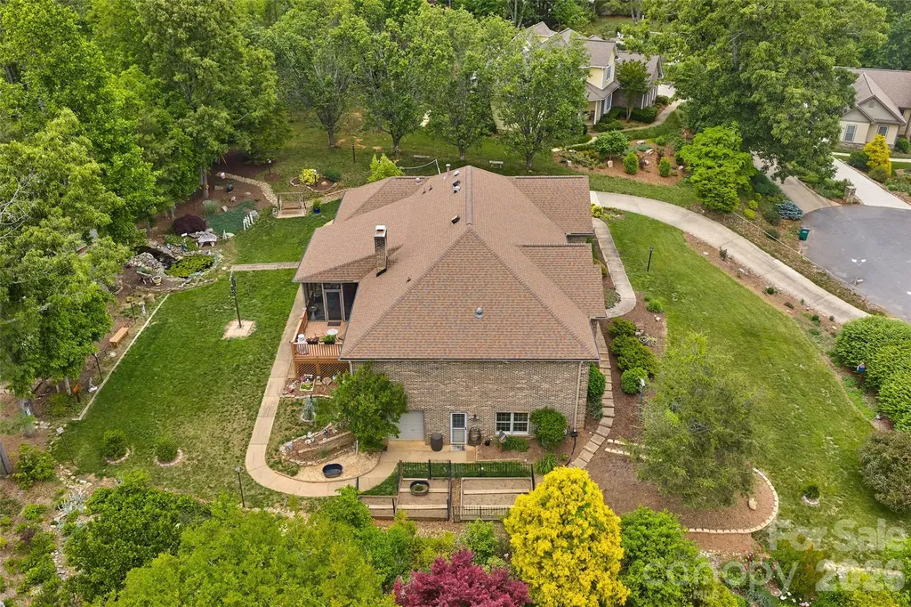 8 Ridgemont Drive Weaverville NC 28787