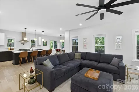 1608 Chippendale Road Charlotte NC 28205