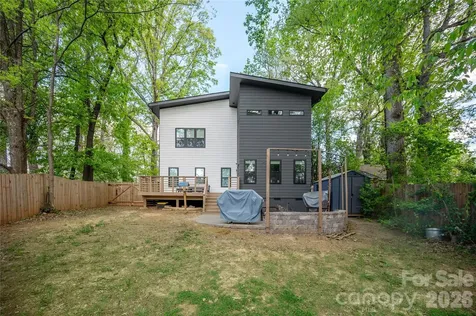 1608 Chippendale Road Charlotte NC 28205