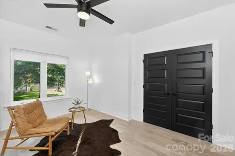 1608 Chippendale Road Charlotte NC 28205