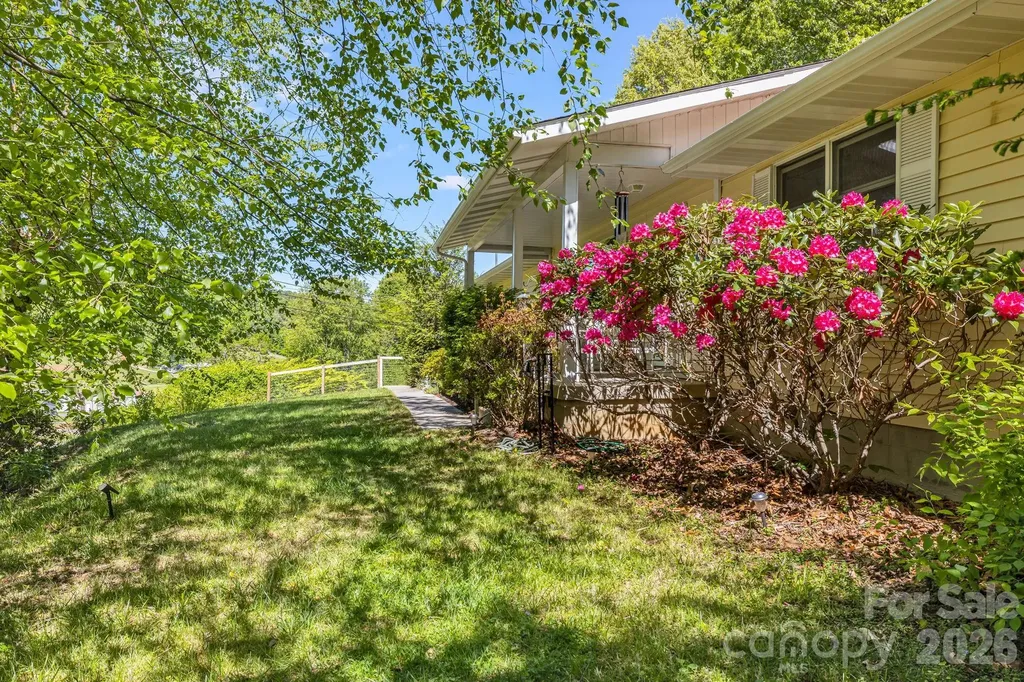 753 Bolens Creek Road Burnsville NC 28714