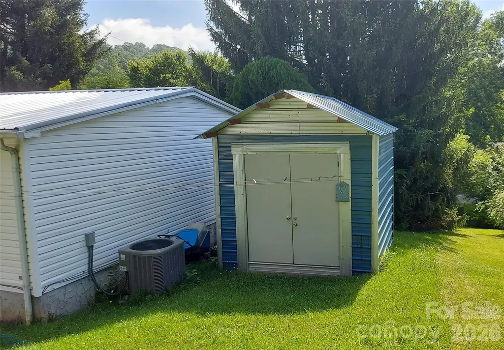 46 Larkspur Lane Canton NC 28716