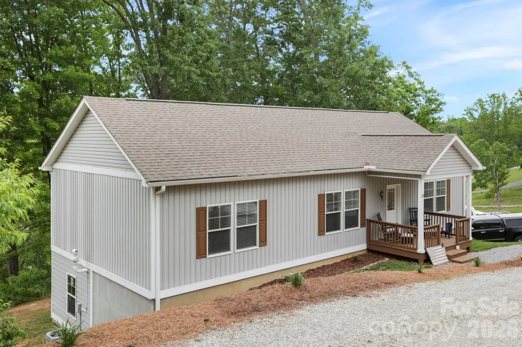 127 Cairens Ridge Drive Mills River NC 28759