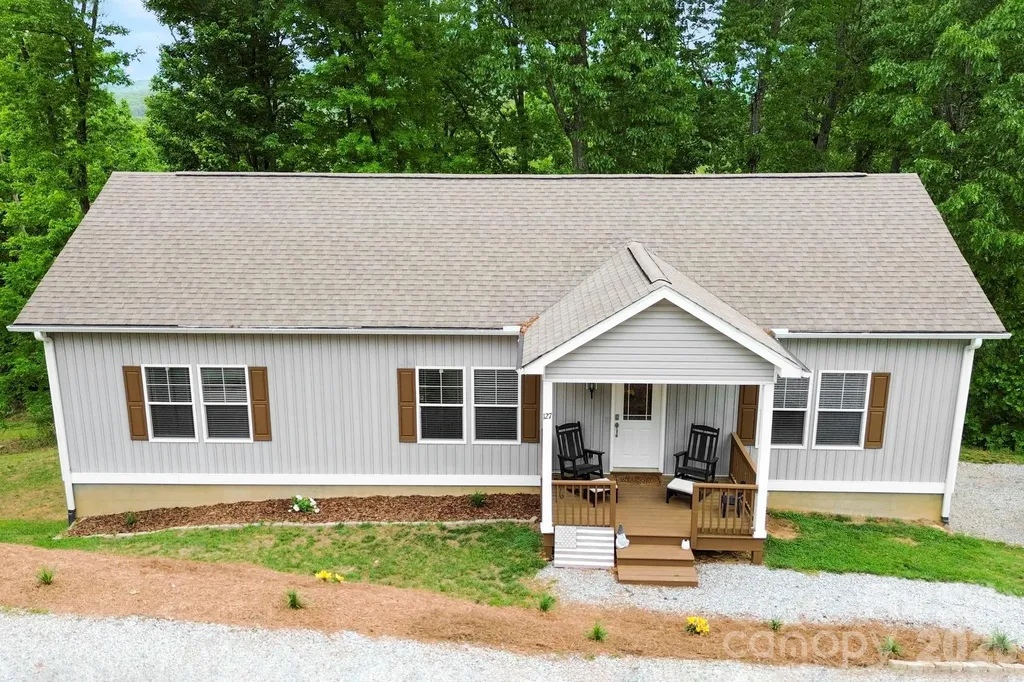 127 Cairens Ridge Drive Mills River NC 28759