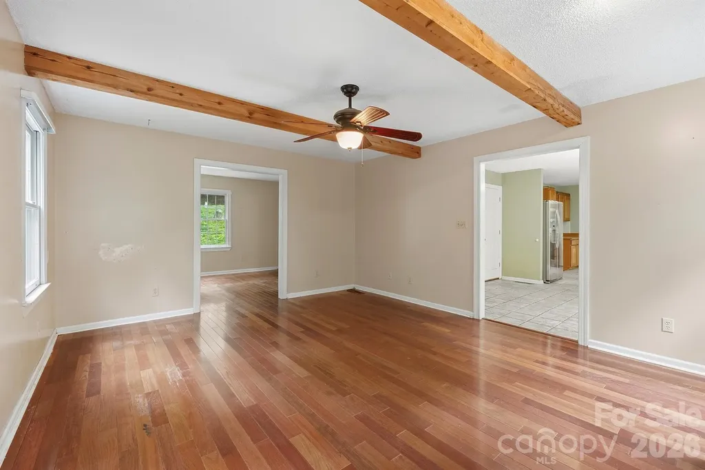 1227 Shirebourn Hickory NC 28602