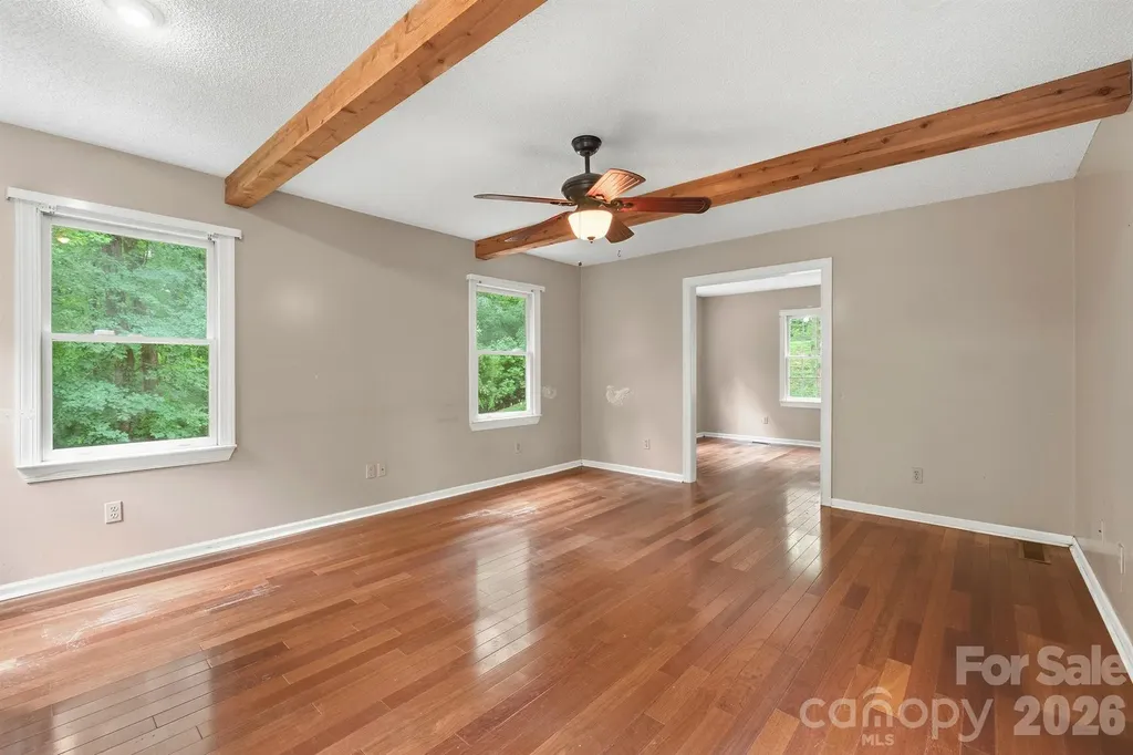 1227 Shirebourn Hickory NC 28602