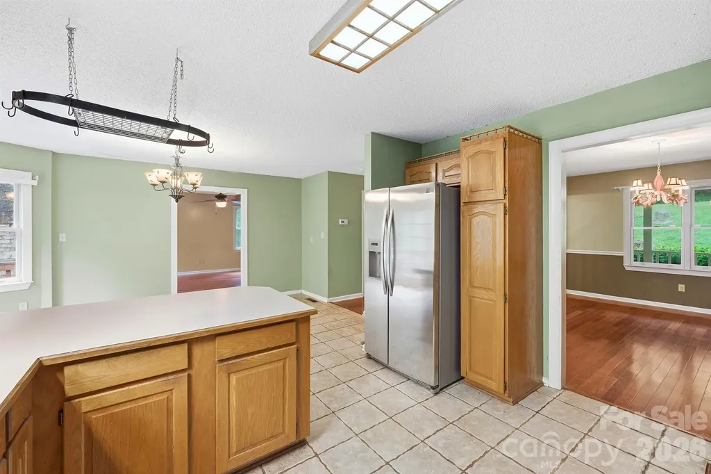 1227 Shirebourn Hickory NC 28602