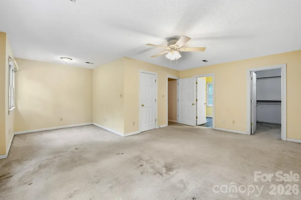 1227 Shirebourn Hickory NC 28602