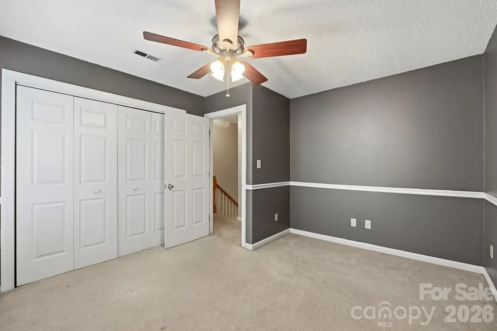 1227 Shirebourn Hickory NC 28602