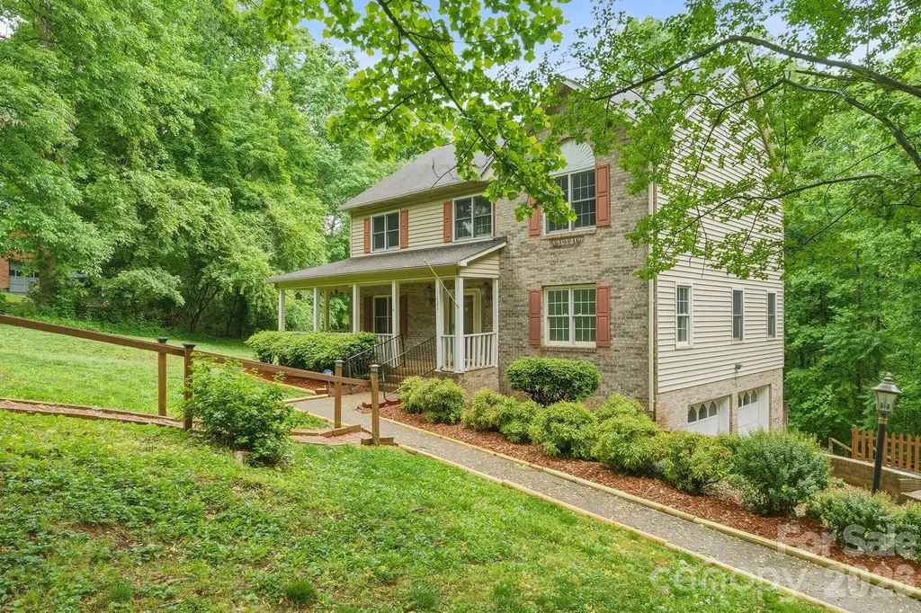 1227 Shirebourn Hickory NC 28602