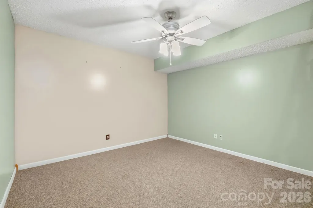1227 Shirebourn Hickory NC 28602