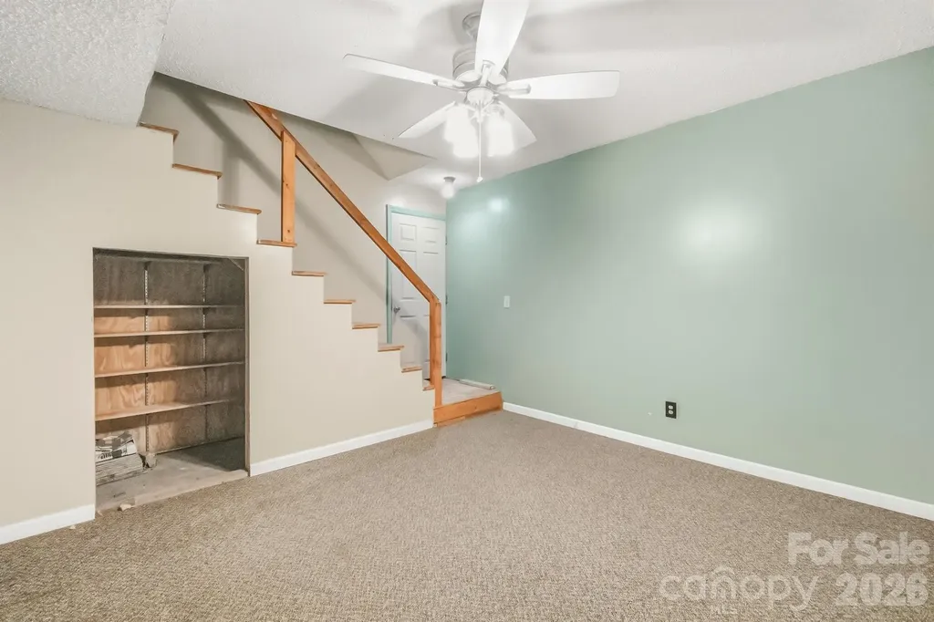1227 Shirebourn Hickory NC 28602