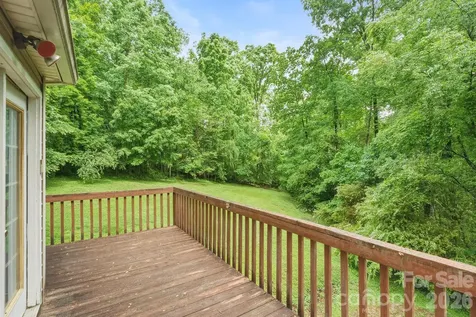 1227 Shirebourn Hickory NC 28602