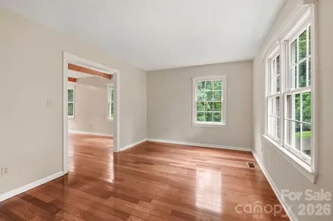 1227 Shirebourn Hickory NC 28602