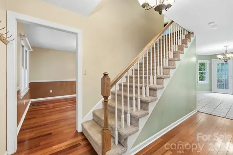 1227 Shirebourn Hickory NC 28602