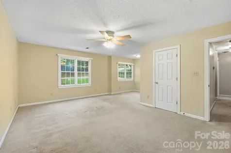 1227 Shirebourn Hickory NC 28602
