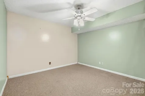 1227 Shirebourn Hickory NC 28602