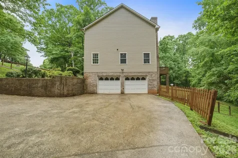 1227 Shirebourn Hickory NC 28602