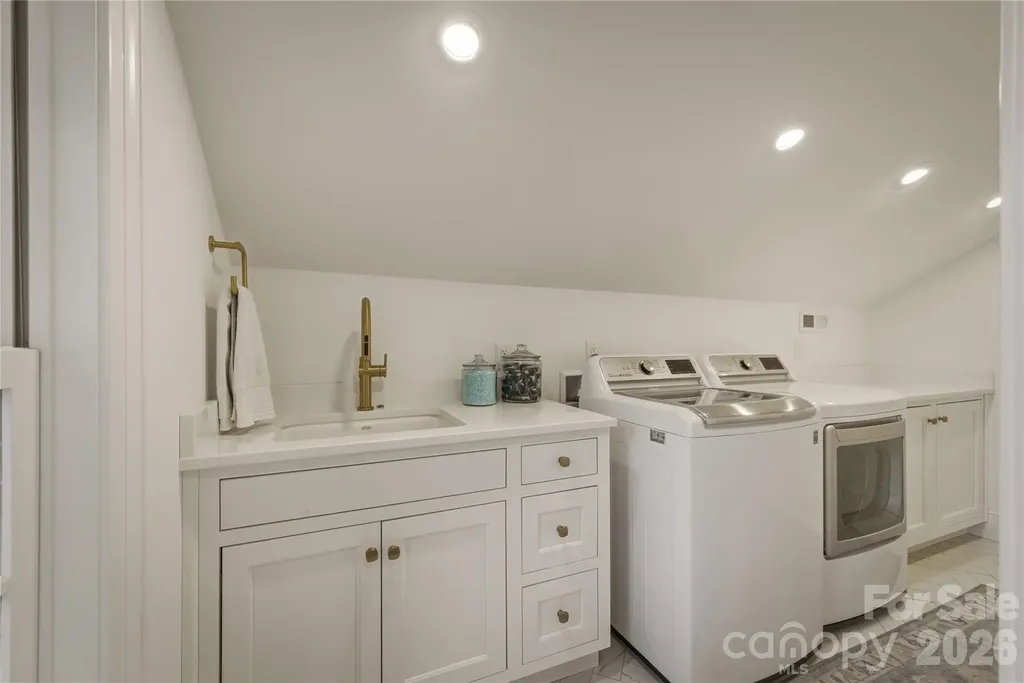 319 W Union Street Morganton NC 28655