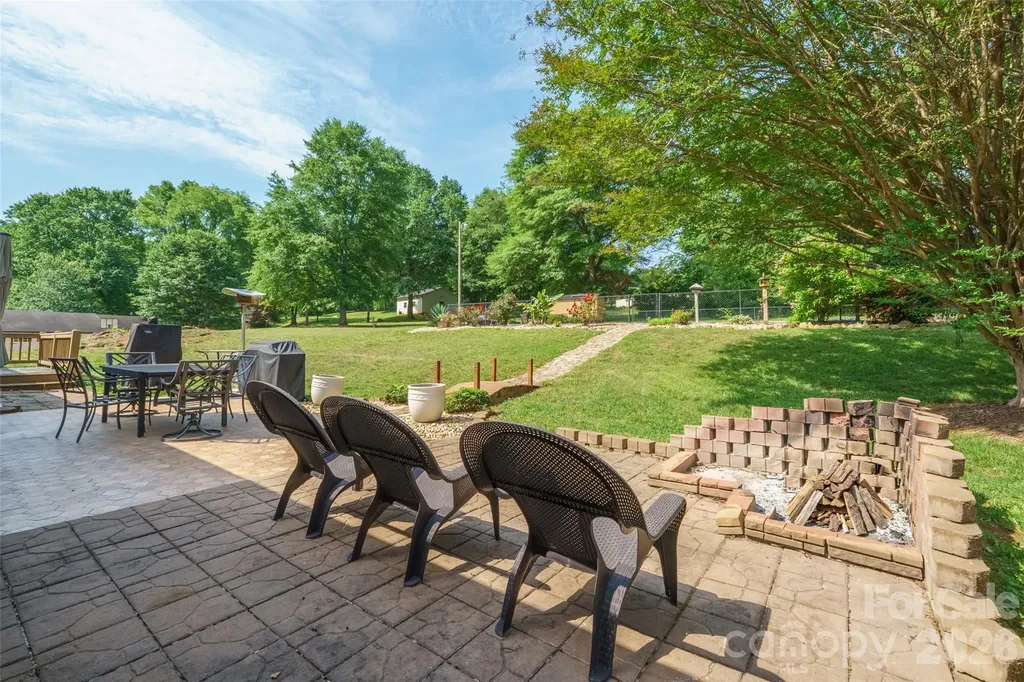 435 W Central Avenue Mount Holly NC 28120