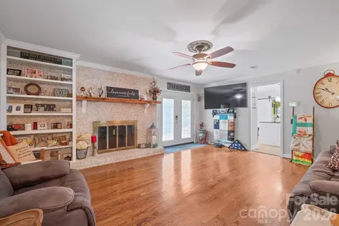 435 W Central Avenue Mount Holly NC 28120
