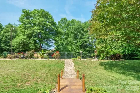 435 W Central Avenue Mount Holly NC 28120