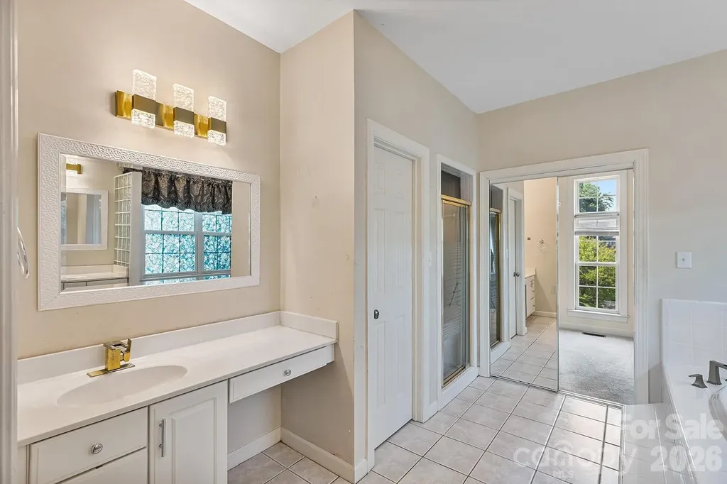 9111 Brocklehurst Lane Charlotte NC 28215