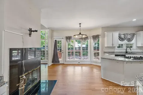 9111 Brocklehurst Lane Charlotte NC 28215