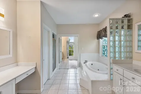 9111 Brocklehurst Lane Charlotte NC 28215