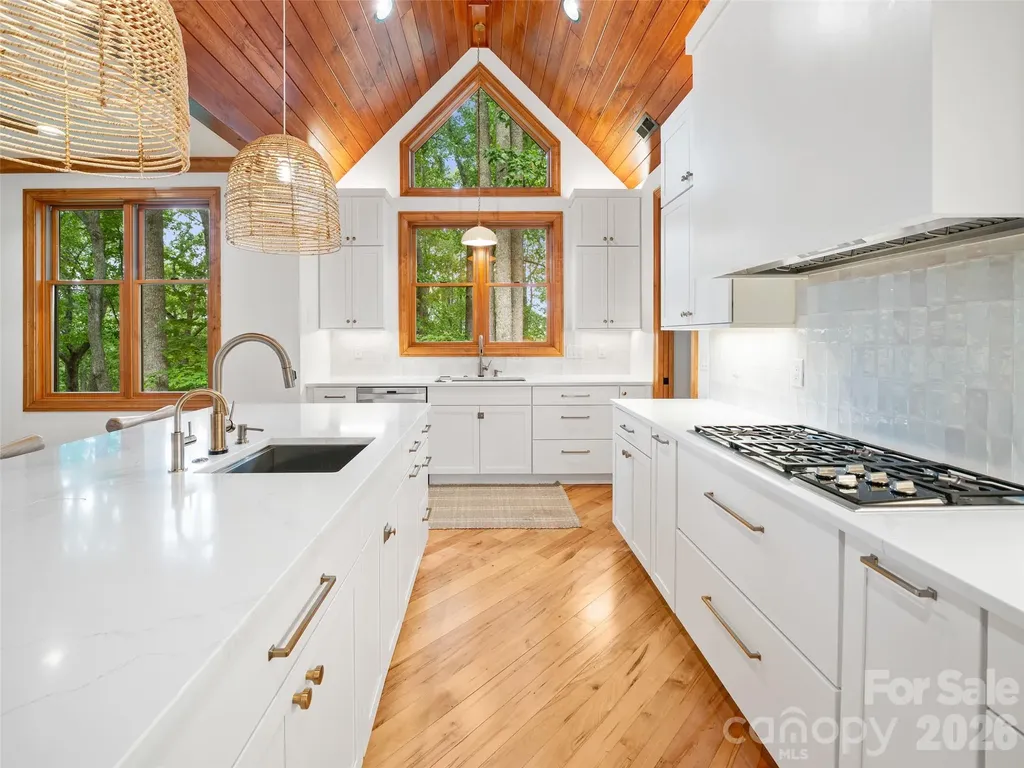 71 Chestnut Hill Road Spruce Pine NC 28777