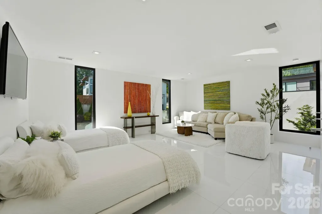 304 Frazier Avenue Charlotte NC 28216