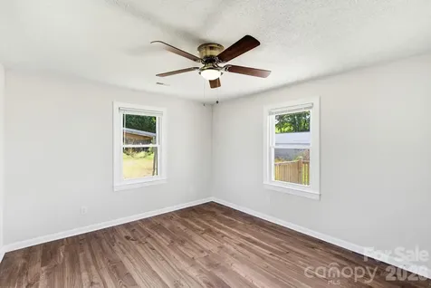 1627 Warren Avenue Gastonia NC 28054