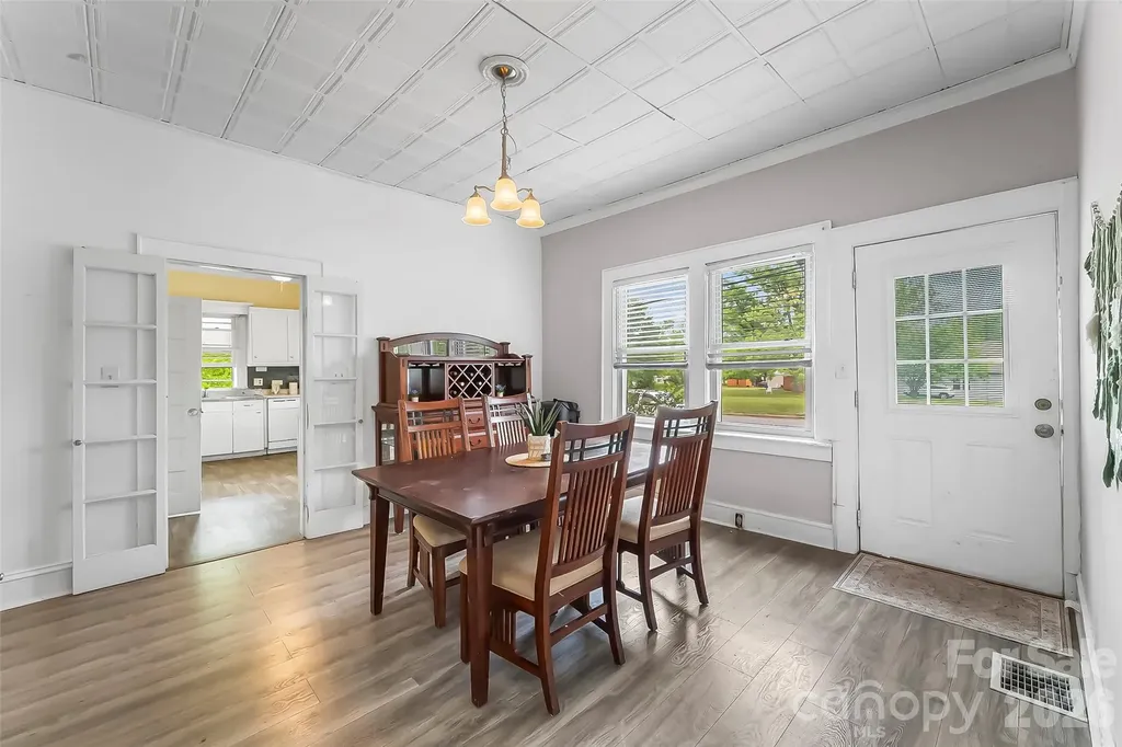 137 12th Street NW Hickory NC 28601