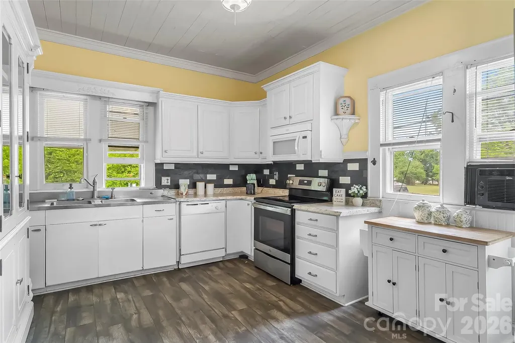 137 12th Street NW Hickory NC 28601