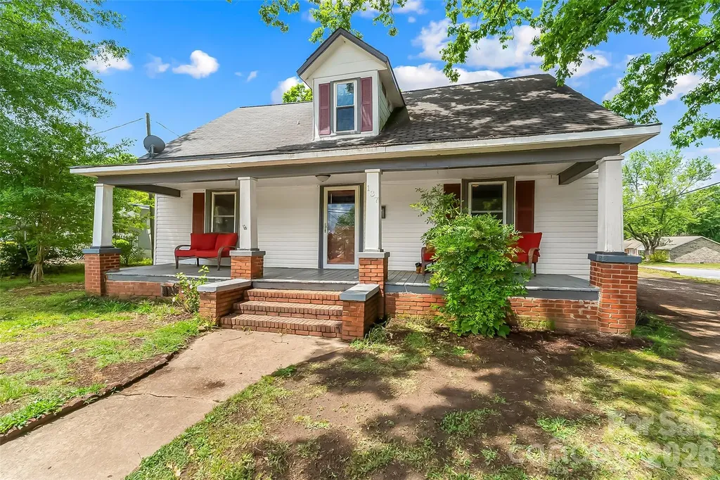 137 12th Street NW Hickory NC 28601