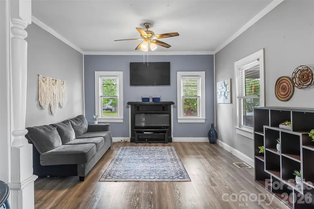 137 12th Street NW Hickory NC 28601